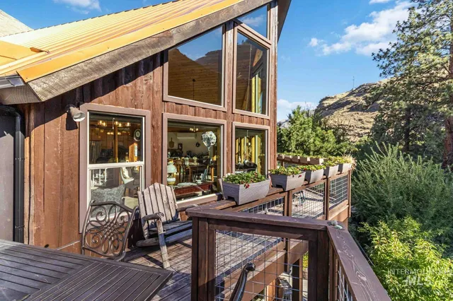 $1,200,000 | 1352 South Main Street, Riggins, ID 83549