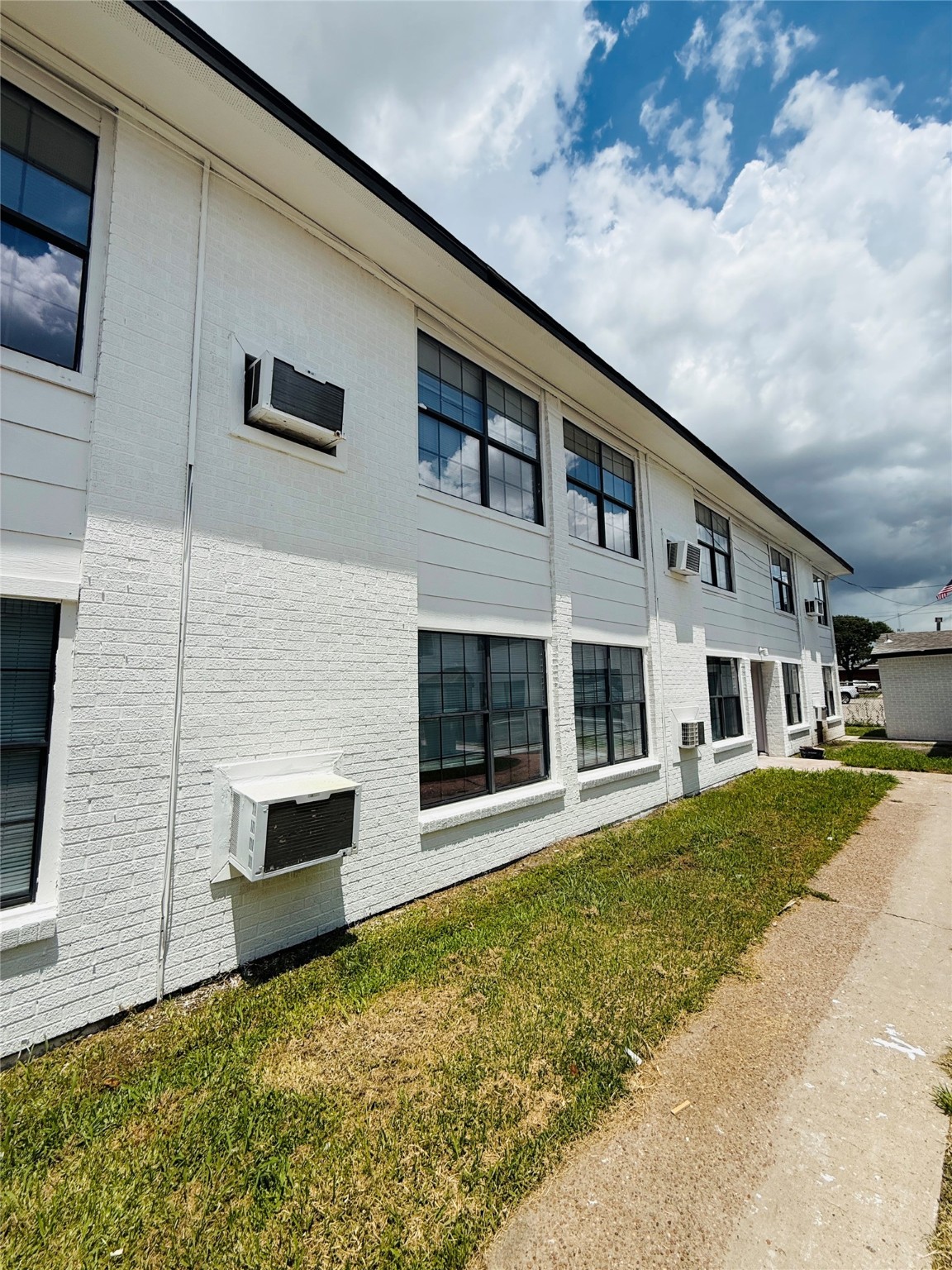 1125 Ann, Unit 7 Pasadena, TX 77506 - Photo 7 of 7 a front view of house with yard