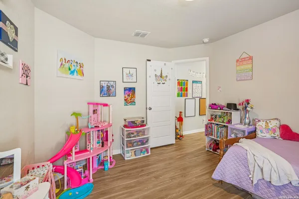 $2,500 | 633 Oleander Creek, Seguin, TX 78155