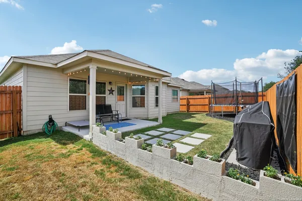 $2,500 | 633 Oleander Creek, Seguin, TX 78155