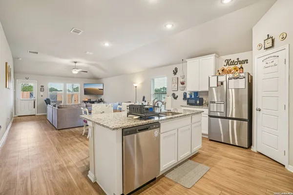 $2,500 | 633 Oleander Creek, Seguin, TX 78155