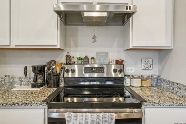 $2,500 | 633 Oleander Creek, Seguin, TX 78155