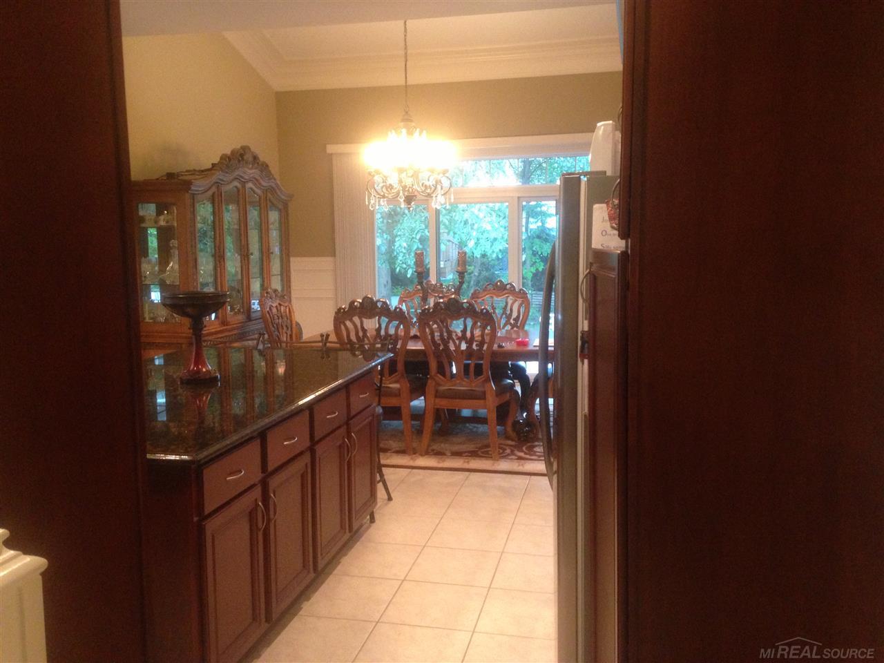 347 Mystic Rochester, MI 48306 - Photo 5 of 30 31259393-4.JPG