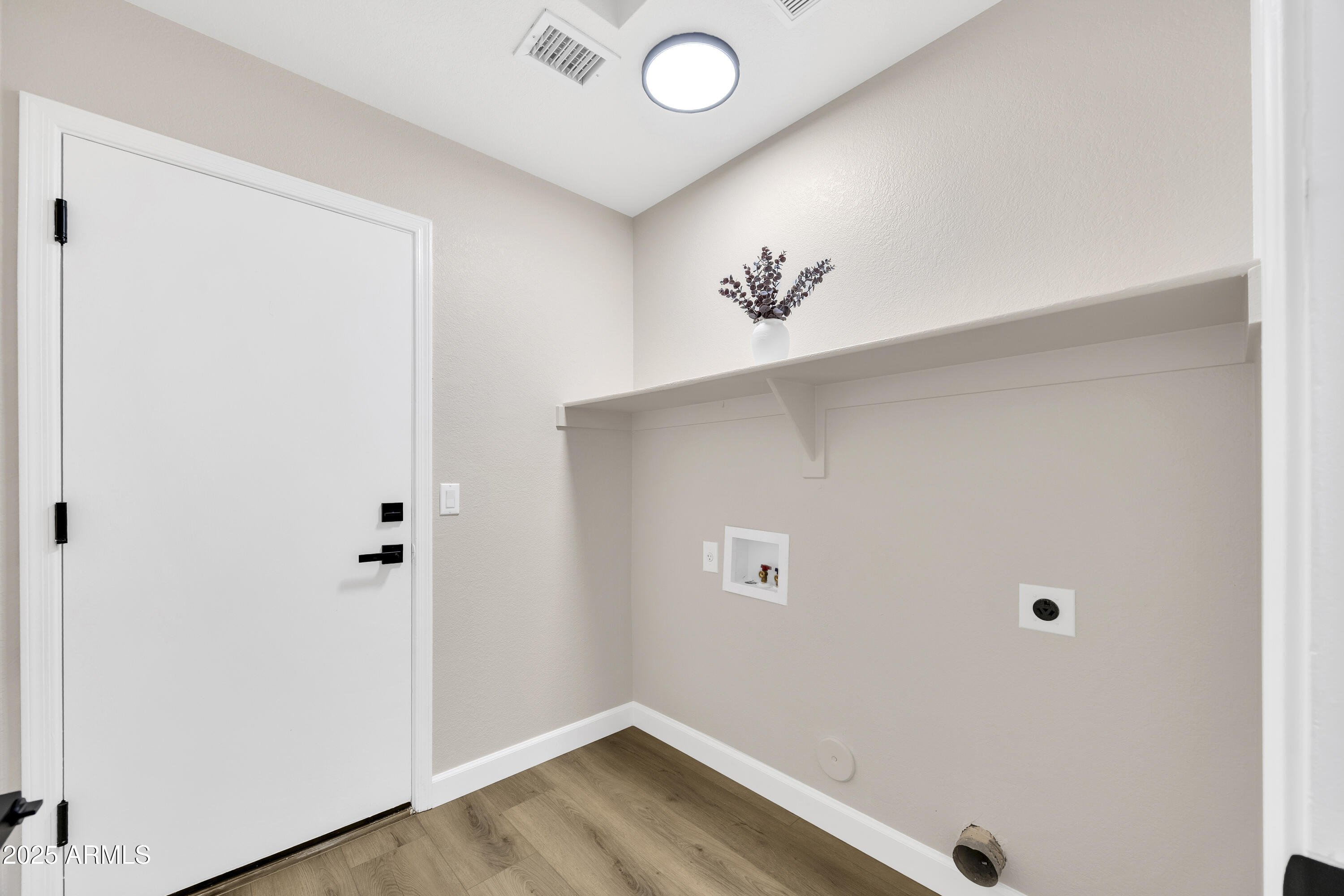 1228 West Diamond Avenue Apache Junction, AZ 85120 - Photo 20 of 25 a view of an empty room