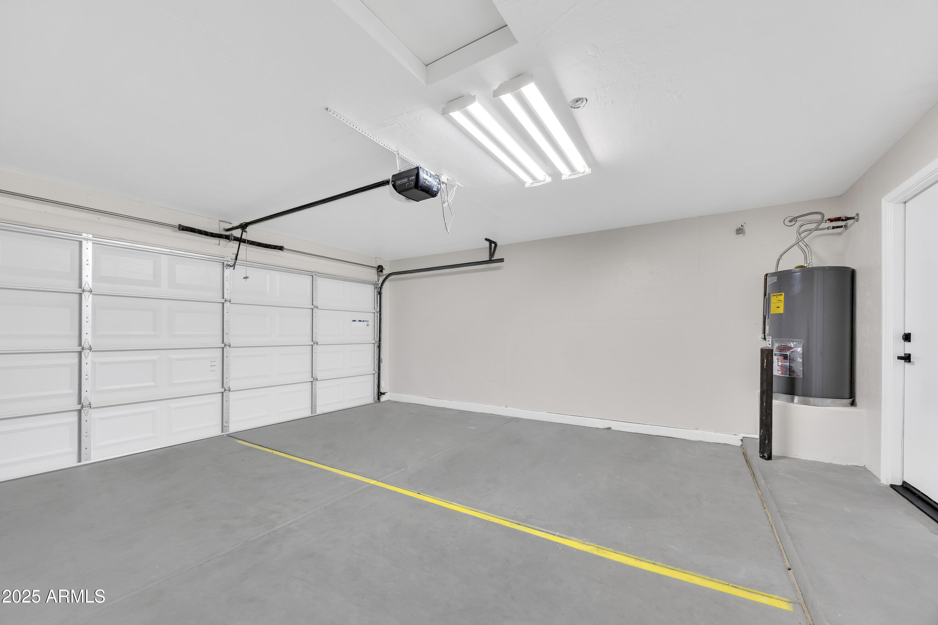 1228 West Diamond Avenue Apache Junction, AZ 85120 - Photo 21 of 25 a view of a garage