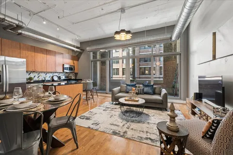$390,000 | 565 West Quincy Street, Unit 609, Chicago, IL 60661