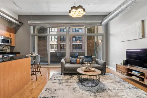 $390,000 | 565 West Quincy Street, Unit 609, Chicago, IL 60661