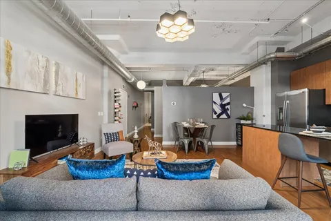 $390,000 | 565 West Quincy Street, Unit 609, Chicago, IL 60661