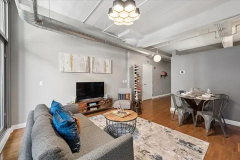 $390,000 | 565 West Quincy Street, Unit 609, Chicago, IL 60661