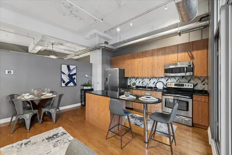 $390,000 | 565 West Quincy Street, Unit 609, Chicago, IL 60661