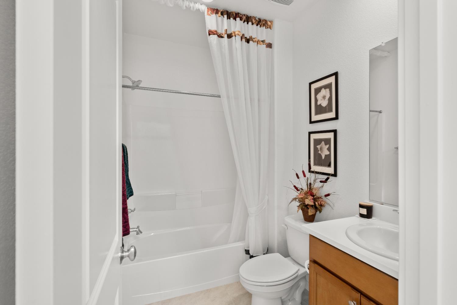 620 River Street Lincoln, CA 95648 - Photo 9 of 60 a bathroom with a sink a toilet and a bathtub