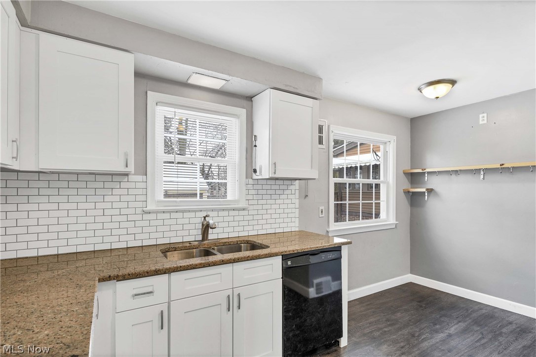 3537 Radcliffe Road Cleveland, OH 44121 - Photo 13 of 27