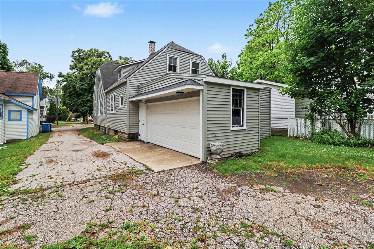 286 3rd Street Manistee, MI 49660 - Photo 23 of 27