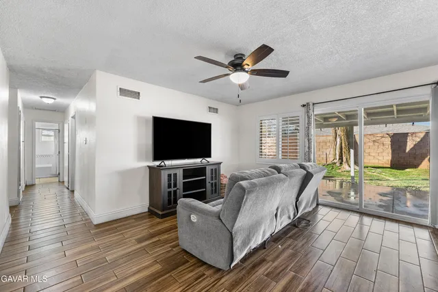 $380,000 | 45323 Andale Avenue, Lancaster, CA 93535