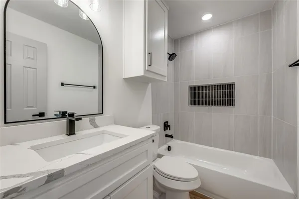 $1,400 | 1509 Locust Street, Unit B, Commerce, TX 75428