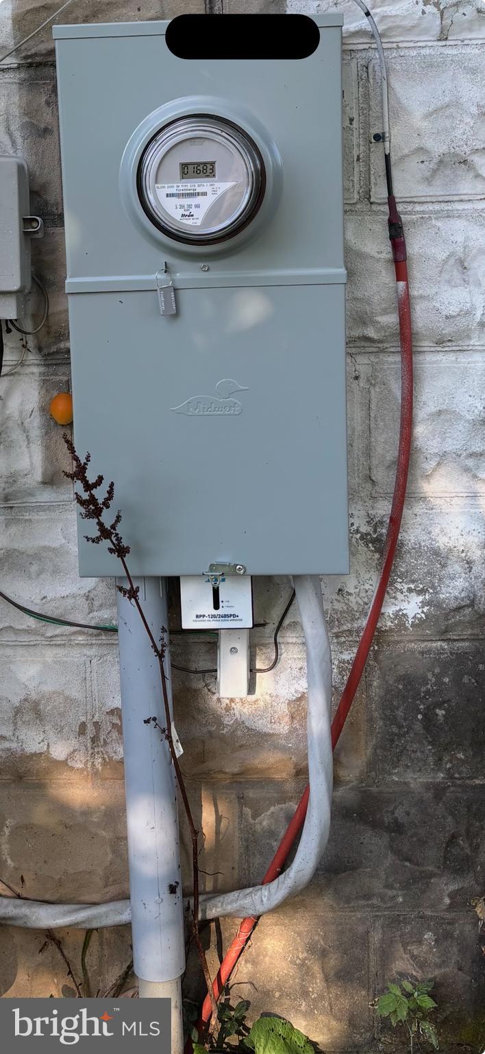 12302 Williams Road Southeast Cumberland, MD 21502 - Photo 32 of 35 a view of entryway