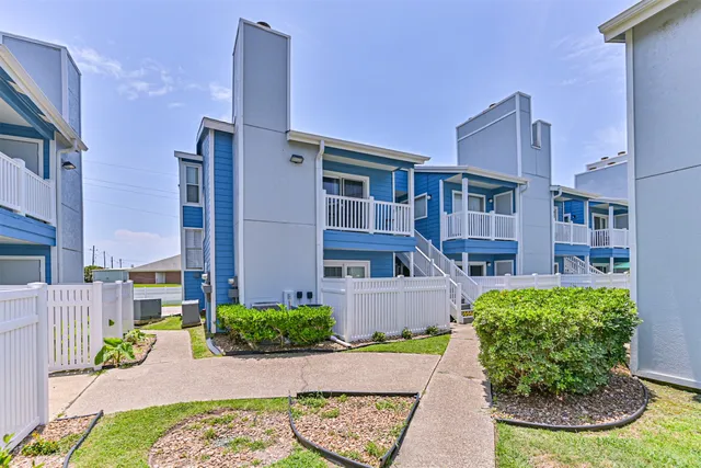 $199,000 | 3506 Cove View Boulevard, Unit 701, Galveston, TX 77554