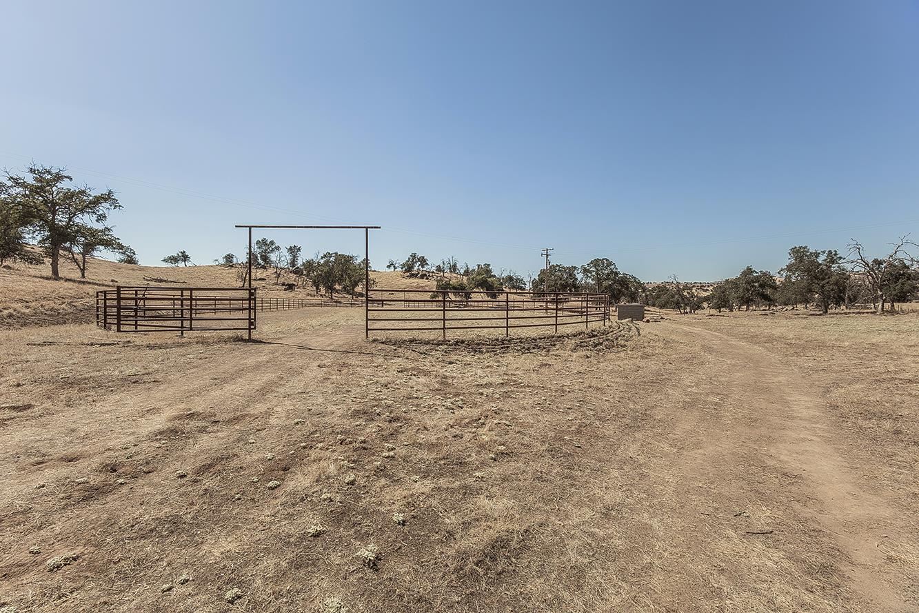 22085 Watts Valley Road Sanger, CA 93657 - Photo 56 of 98
