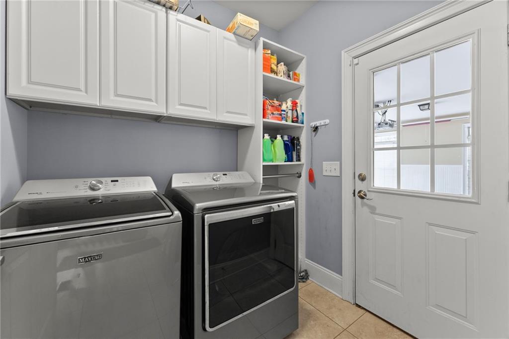 6643 Windvane Point Clermont, GA 30527 - Photo 23 of 88 a utility room with dryer and washer