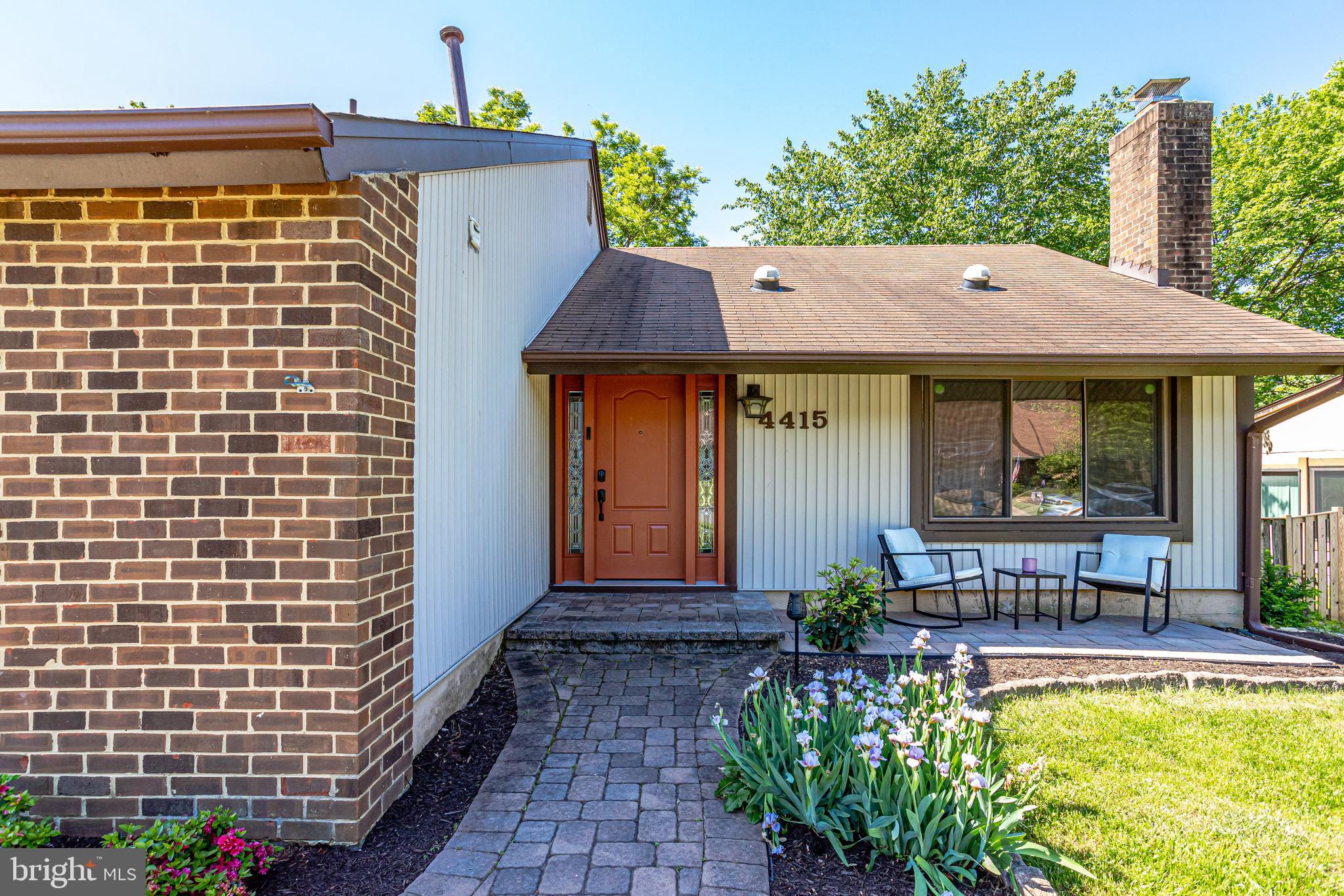 4415 Flintstone Road Alexandria, VA 22306 - Photo 2 of 45 Lovely landscaping