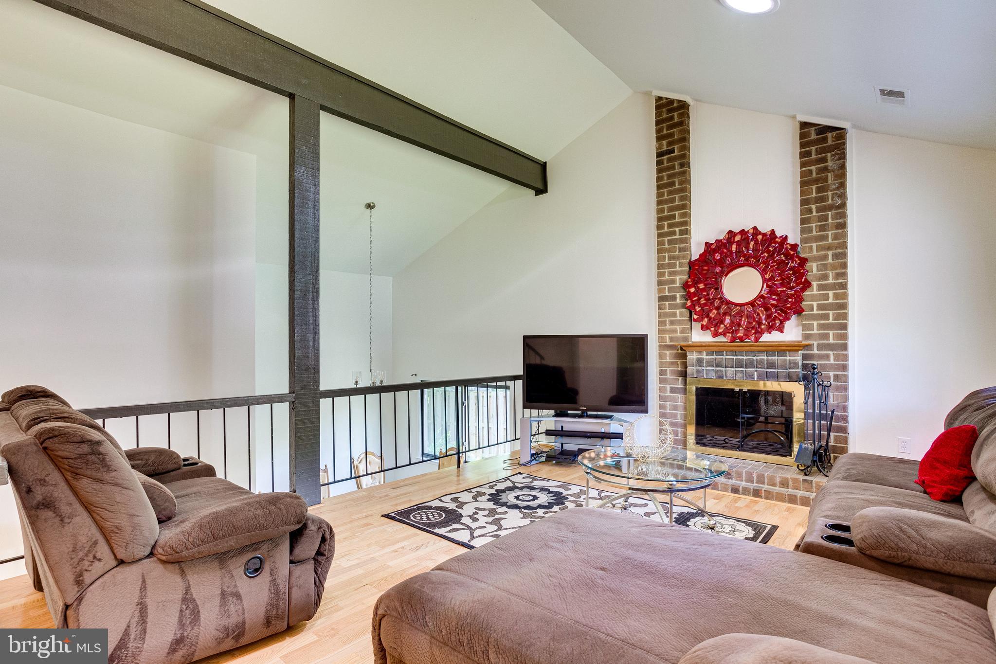 4415 Flintstone Road Alexandria, VA 22306 - Photo 5 of 45 Living Room