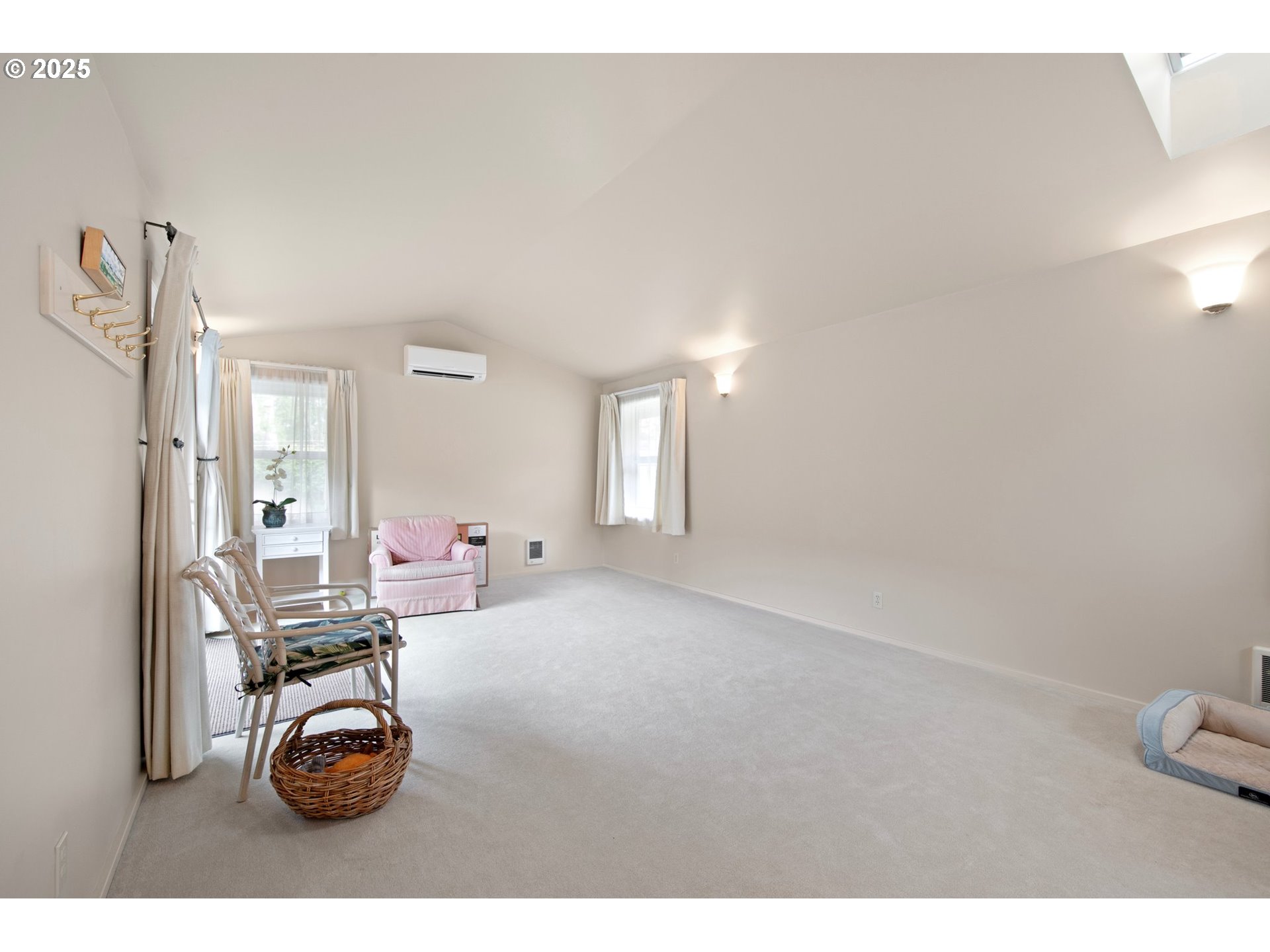 3175 Potter Street Eugene, OR 97405 - Photo 24 of 45 a view of a livingroom with furniture