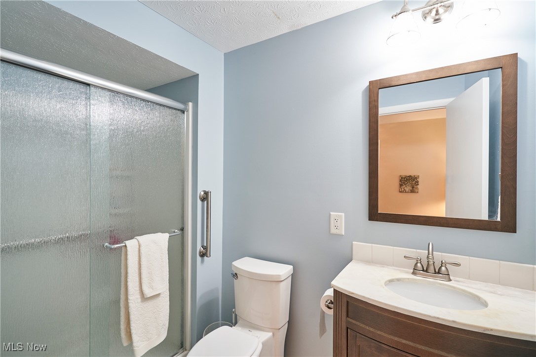 6214 Renninger Road Akron, OH 44319 - Photo 20 of 27 Second full bath off Family room updated!