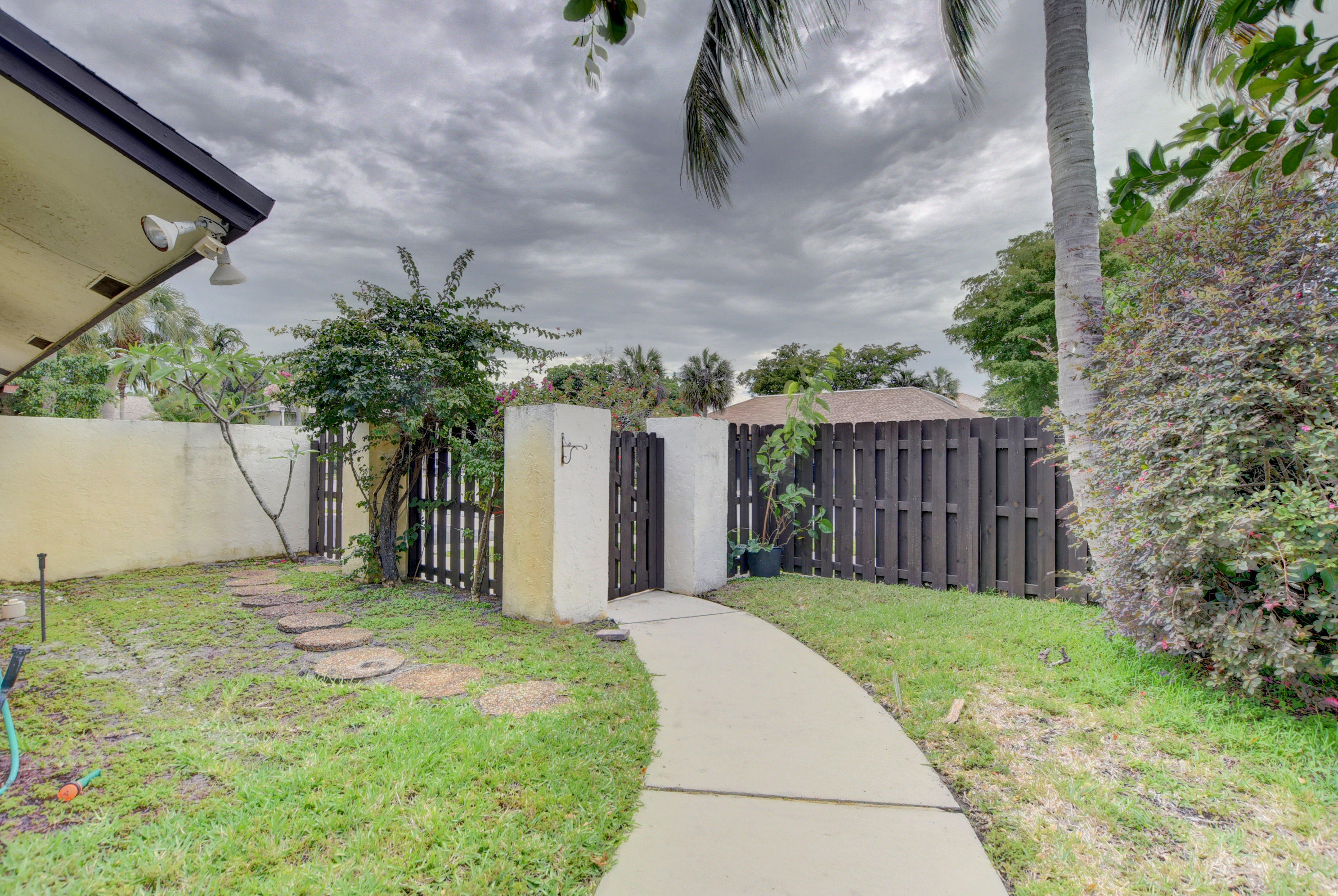 569 Southwest 28th Avenue Delray Beach, FL 33445 - Photo 24 of 25 a view of a backyard with pathway