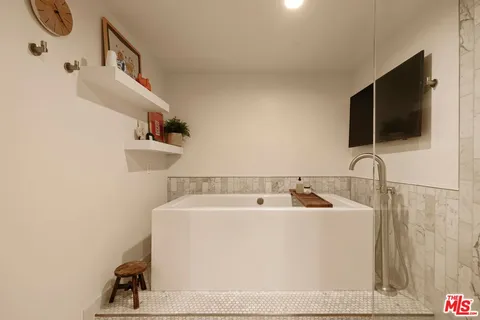 $1,399,000 | 10450 Wilshire Boulevard, Unit 7E, Los Angeles, CA 90024