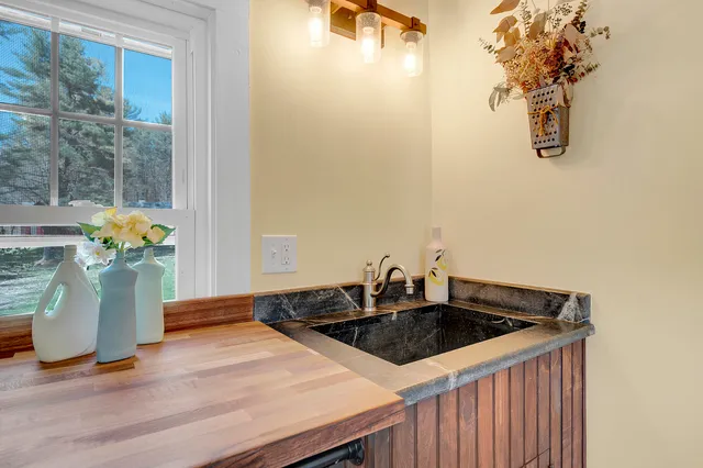 $675,000 | 255 Raymond Hill Road, Raymond, ME 04071