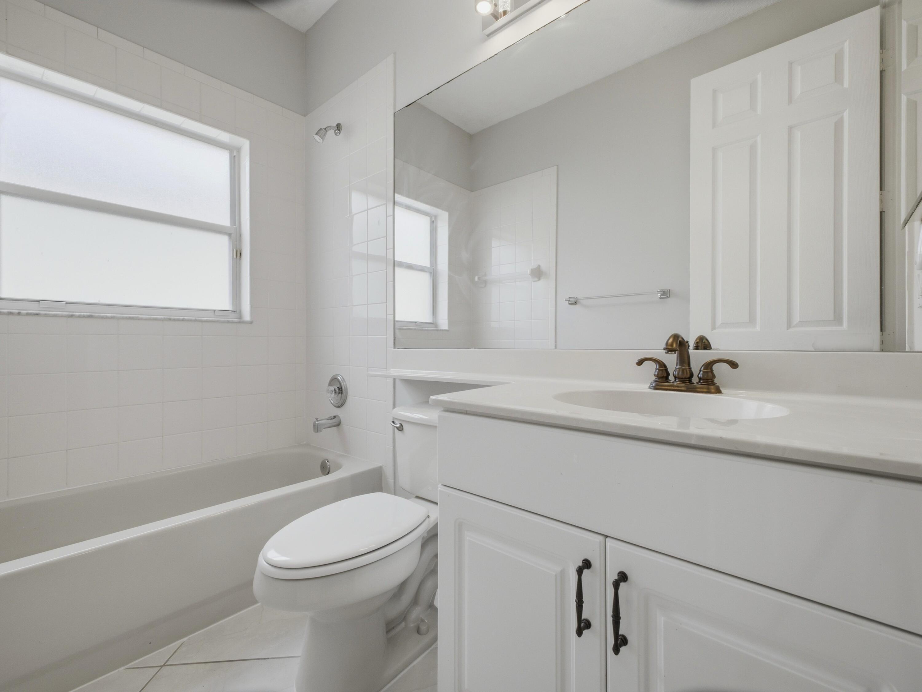 6709 Garde Road Boynton Beach, FL 33472 - Photo 25 of 45 Guest Bathroom