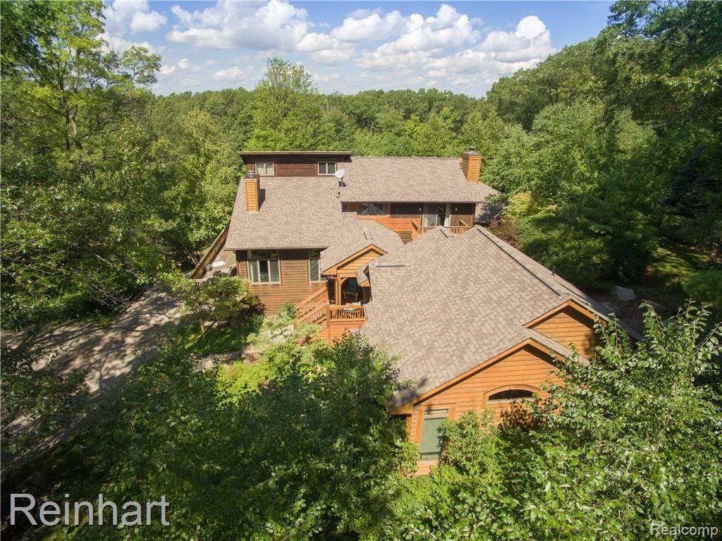 8076 Teahen Road Brighton, MI 48116 - Photo 5 of 41 DJI_0091.jpg