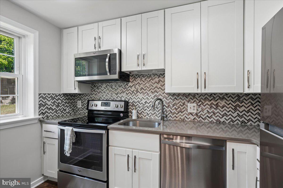 2222 Washington Avenue, Unit 101 Silver Spring, MD 20910 - Photo 8 of 38 Stainless Steel Appliances