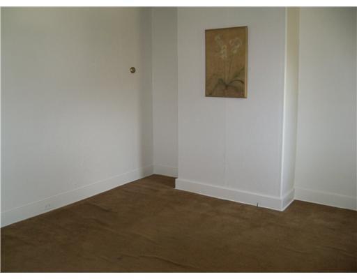 1018-1020 Moon Run Road McKees Rocks, PA 15136 - Photo 9 of 18 Living Room. Unit 2