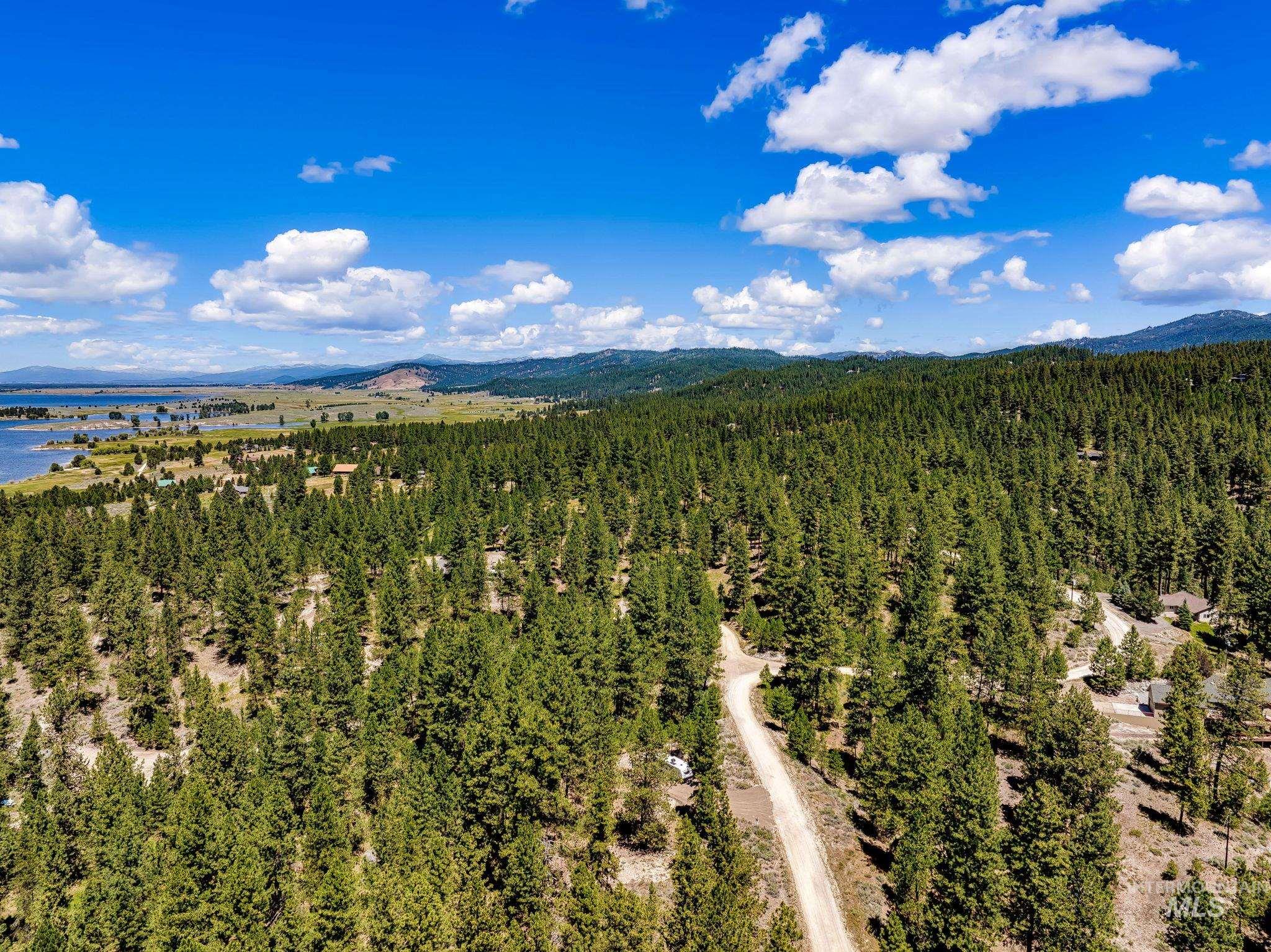 1497 Pine Ridge Drive Cascade, ID 83611 - Photo 17 of 34