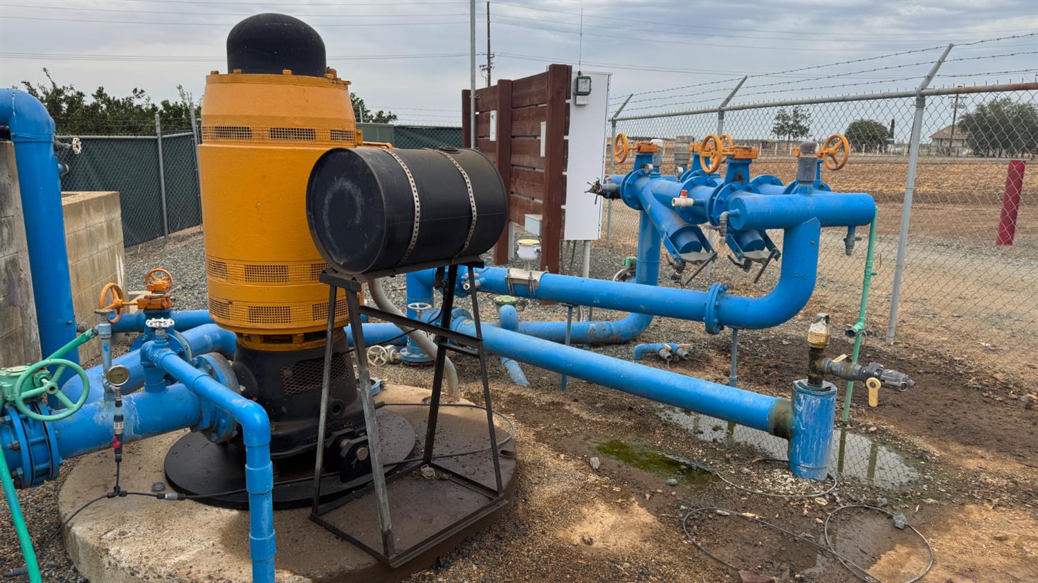 265 Road 240 Ducor, CA 93218 - Photo 18 of 25 a view of living room with furniture and kitchen