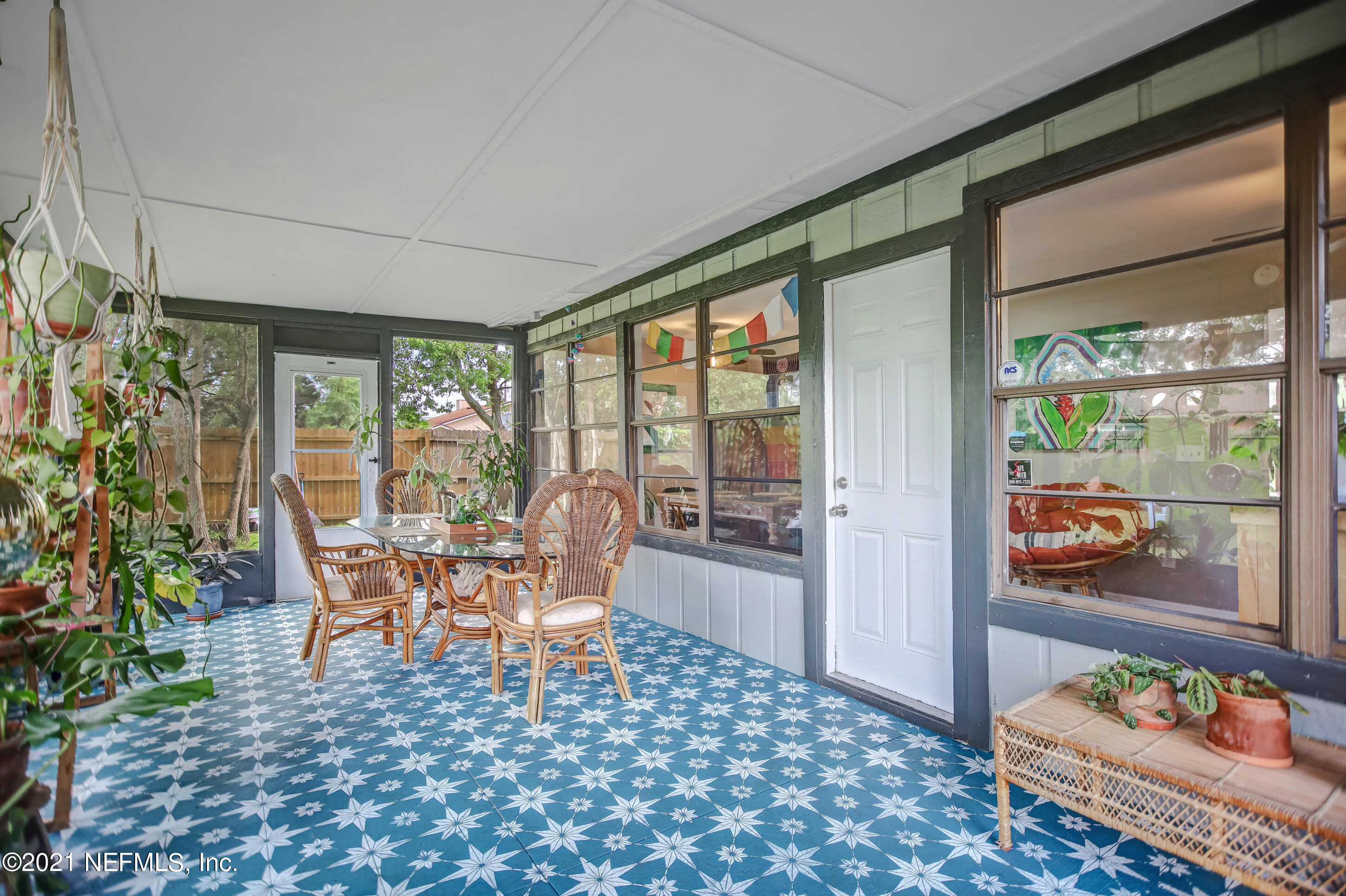 2587 Summer Tree Road East Jacksonville, FL 32246 - Photo 39 of 58 a outdoor dining space with furniture