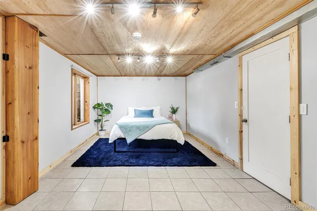 a view of walk in closet