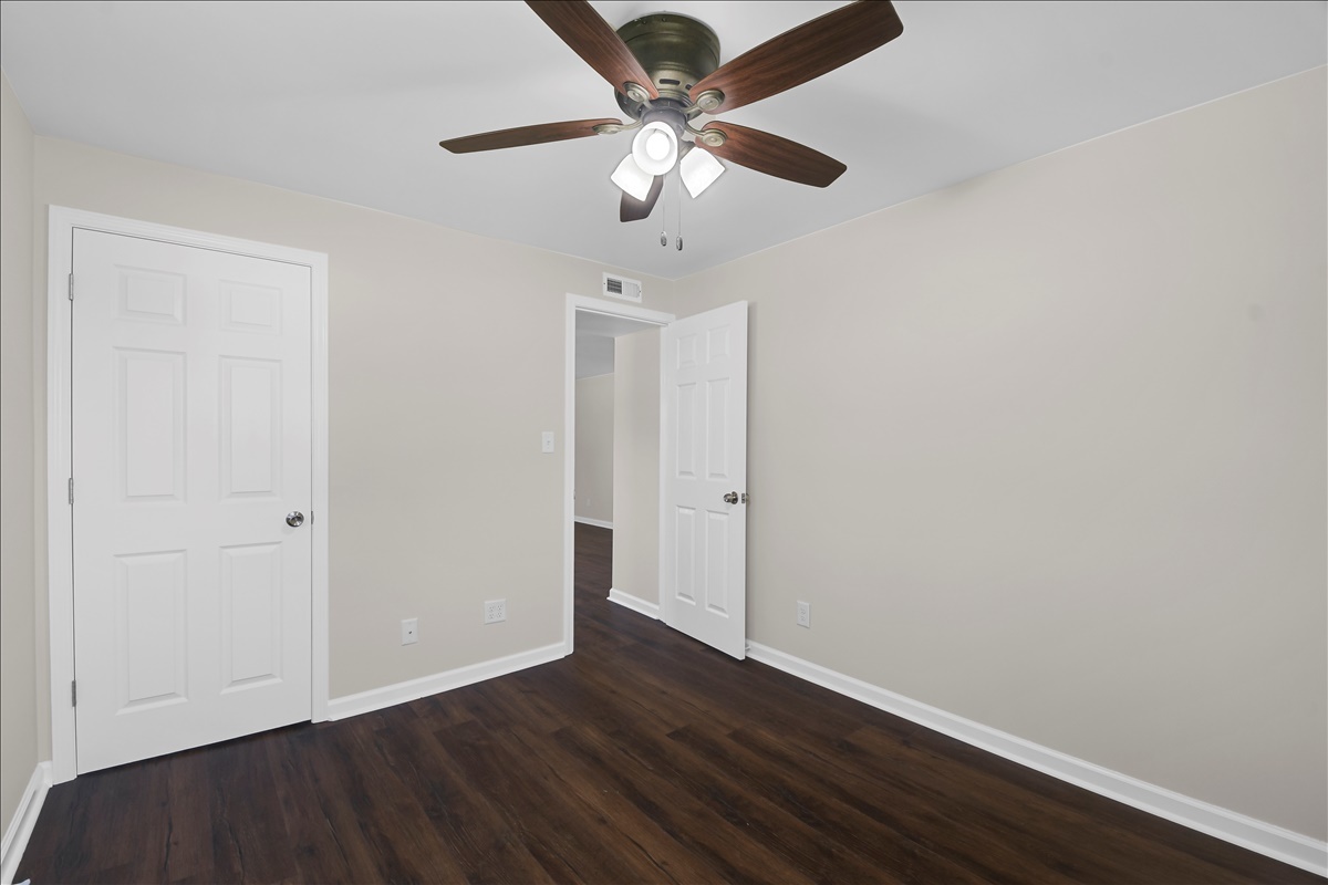 1302 West Springfield Avenue Champaign, IL 61821 - Photo 8 of 29 Gallery Image 8