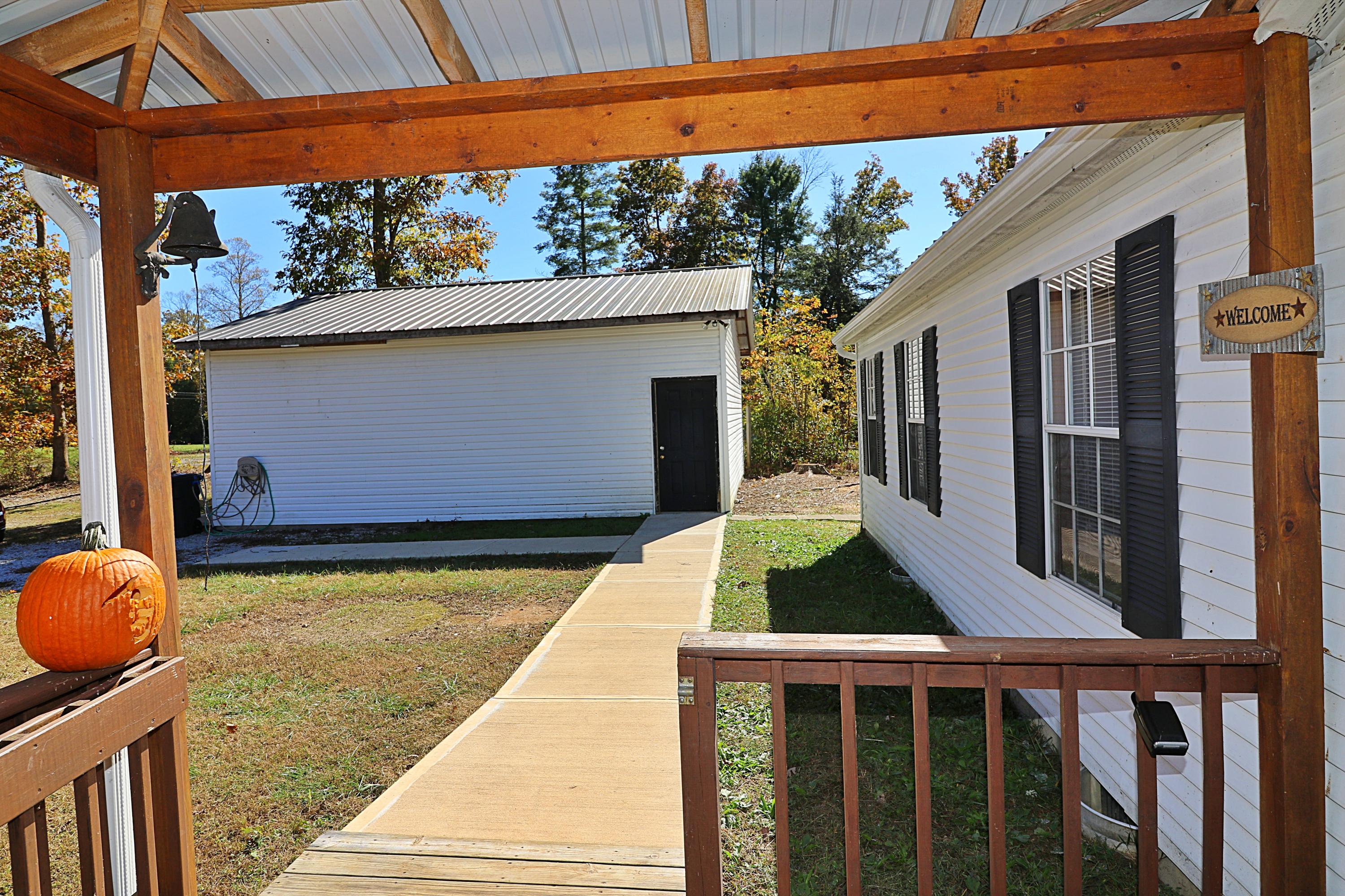 1248 Phillips Flats Road Oneida, TN 37841 - Photo 5 of 36 094A0881