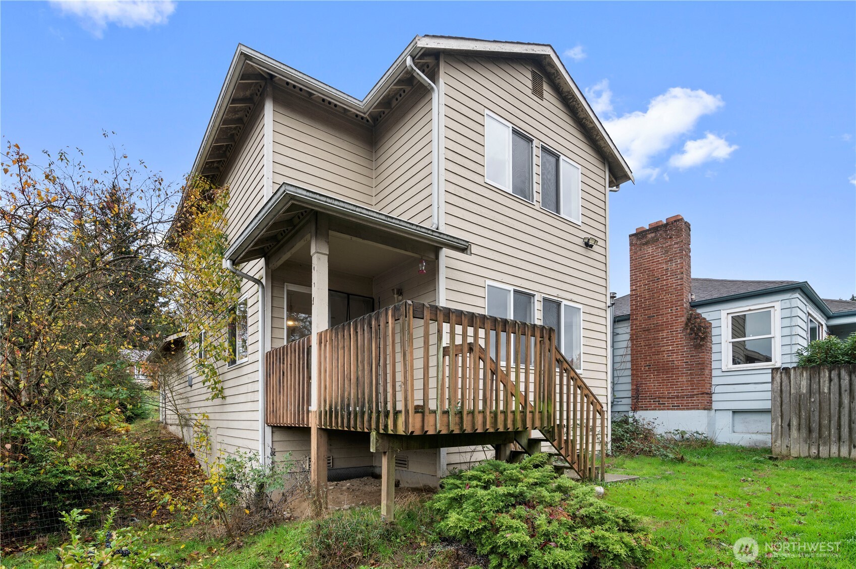 4733 Carlton Road Everett, WA 98203 - Photo 23 of 23 a front view of a house with garden