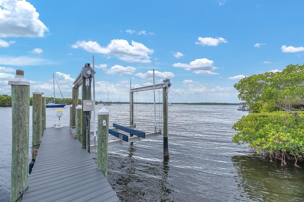 3304 West Shell Point Road Ruskin, FL 33570 - Photo 12 of 23