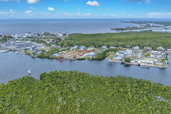 $575,000 | 3304 West Shell Point Road, Ruskin, FL 33570