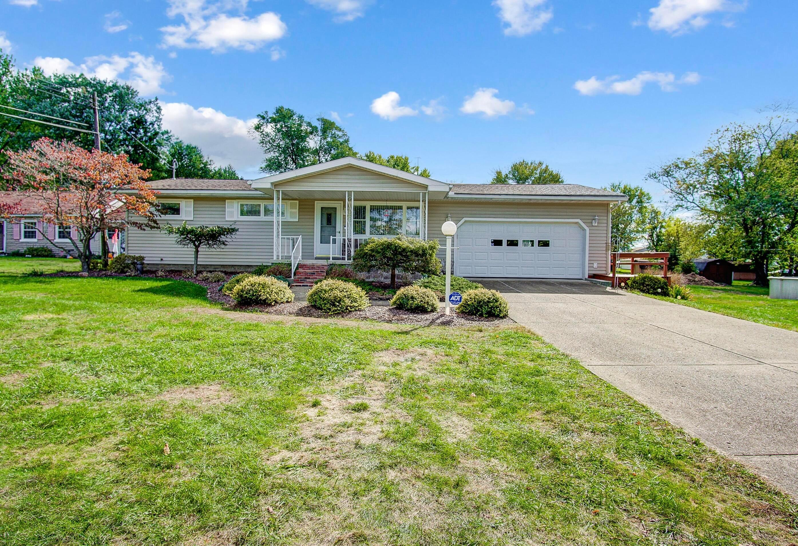 910 Garden Road Zanesville, OH 43701 - Photo 2 of 61 IMG_2896