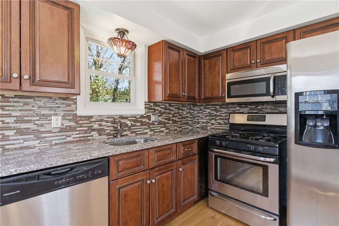 244 Williams Street Cumberland, RI 02864 - Photo 5 of 33