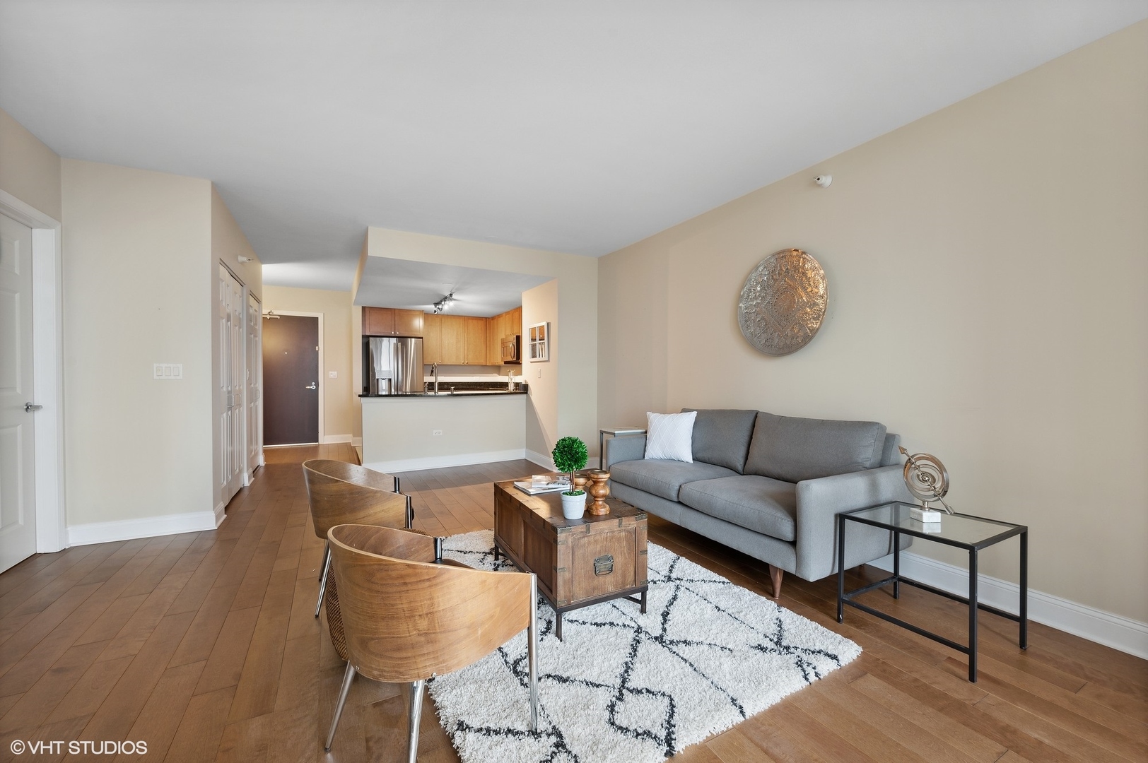 807 Davis Street, Unit 1610 Evanston, IL 60201 - Photo 9 of 19 a living room with furniture and wooden floor