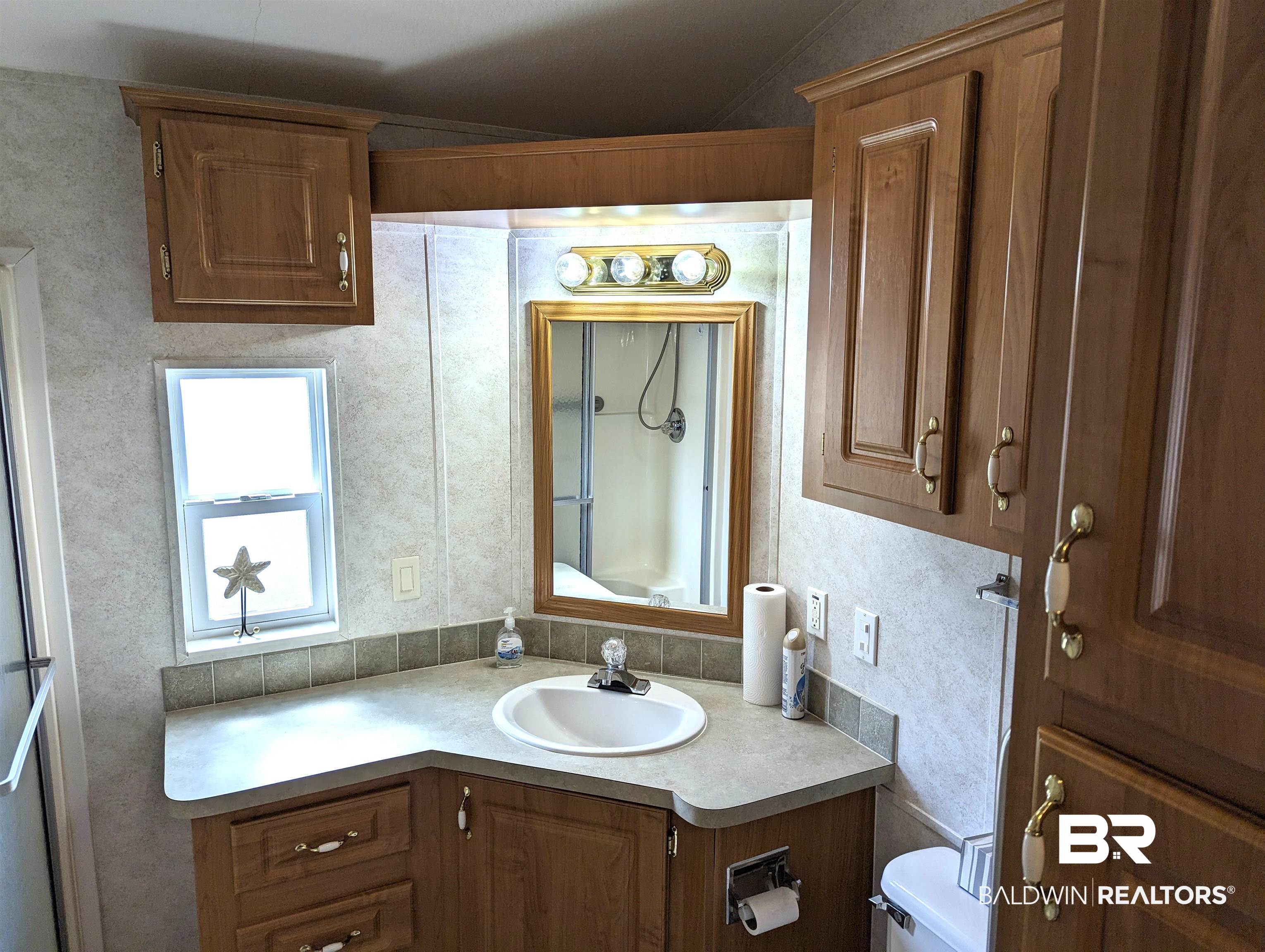 24711 Miflin Road, Unit B9 Elberta, AL 36530 - Photo 19 of 50 Bathroom
