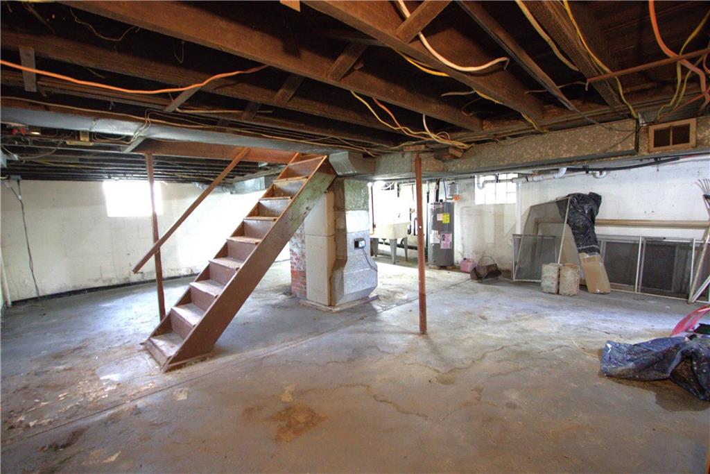 233 Allen Avenue Donora, PA 15033 - Photo 14 of 31 MASSIVE 25x22 Basement in Alley House which could easily be finished in Future as a Game Room, Home Gym or Workshop if desired