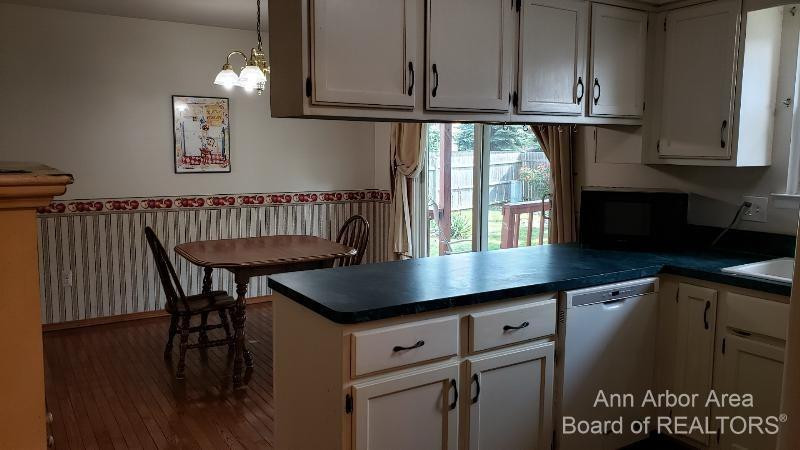 21620 Georgetown Road Woodhaven, MI 48183 - Photo 7 of 31 Photo 7