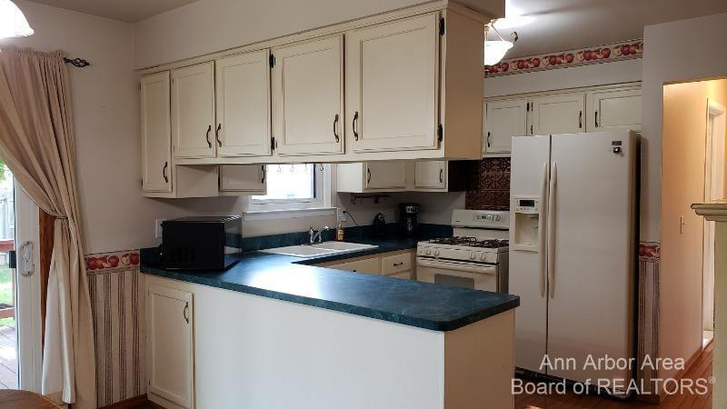 21620 Georgetown Road Woodhaven, MI 48183 - Photo 8 of 31 Photo 8